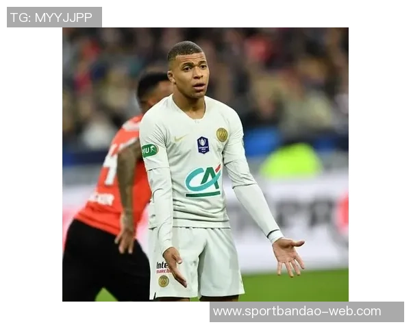 弗里曼防守丹尼斯三分时垫脚被判定为一级恶意犯规引发争议